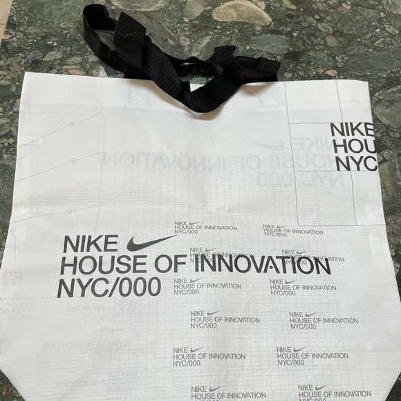 COPY - Nike Store paper tote bag - paris - Picture 4 of 4